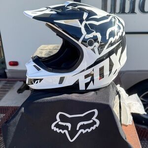 Fox Youth Race Helmet - Black and White